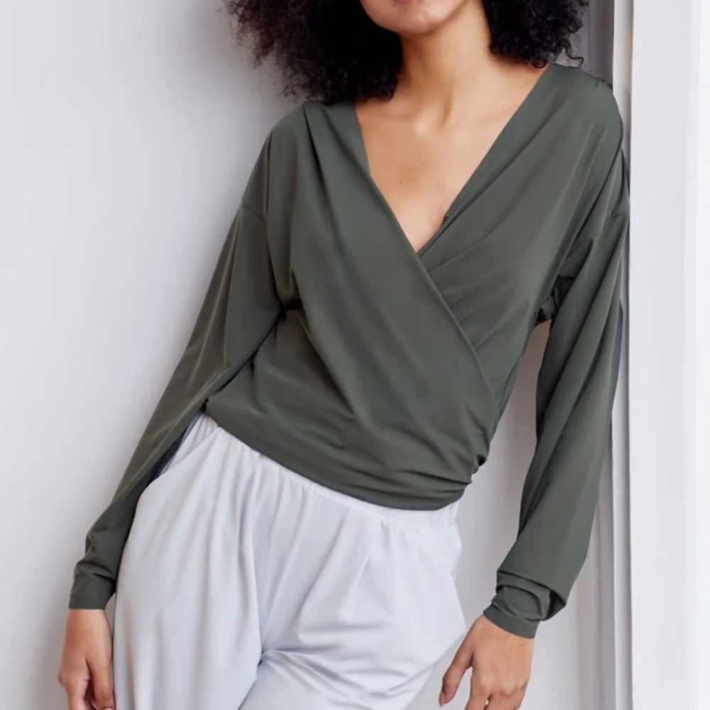 Aday Women’s That’s a Wrap Long Sleeve Top